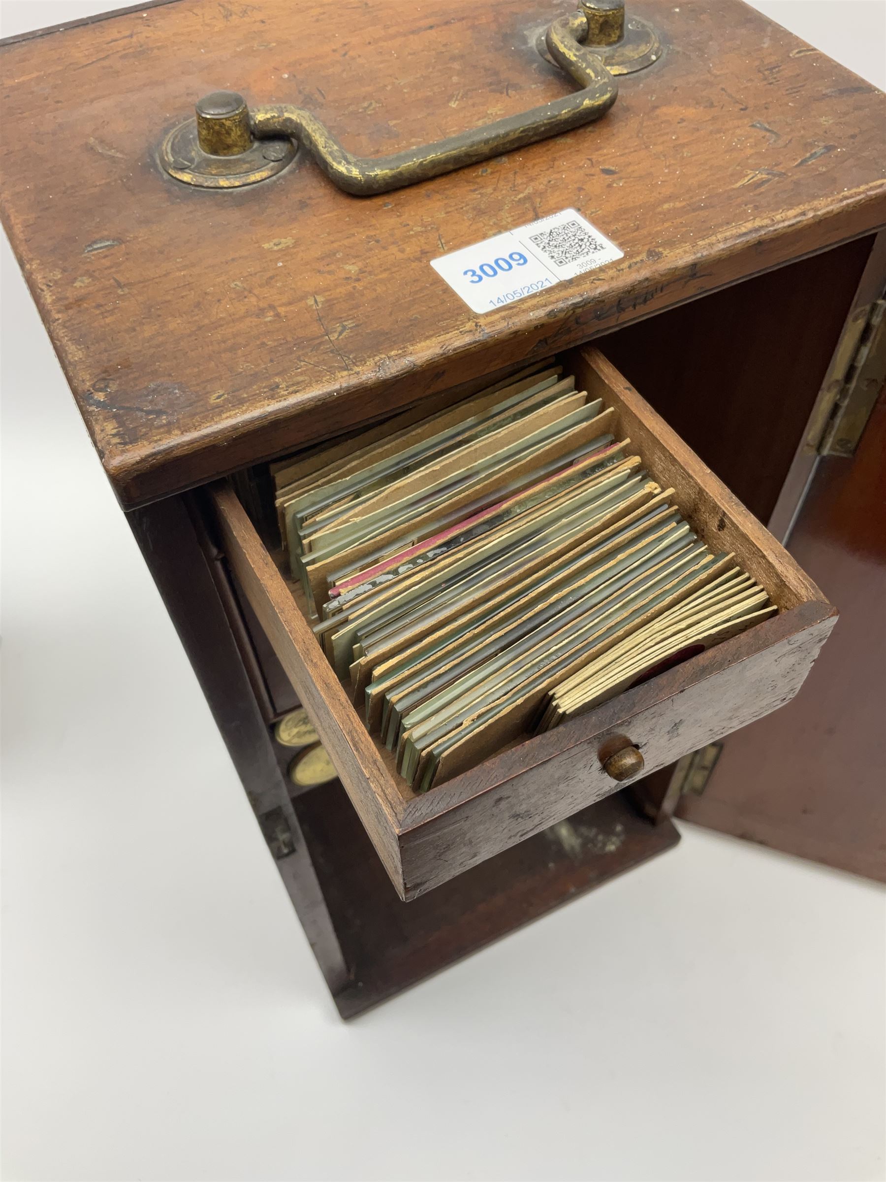 19th century Henry Crouch lacquered brass and black monocular microscope inscribed 'H. Crouch 51 London Wall London 476' with rack and pinion focusing H36cm, in fitted mahogany carrying case with extra lenses, twenty-six predominantly annotated prepared glass slides by W. Watson, Richard Suter, Wheeler, Thomas Groves etc including one marked Prize Medal Paris 1867, eight Walter White prepared card mounted slides and five original packets of C.J. Watkins unprepared specimens.