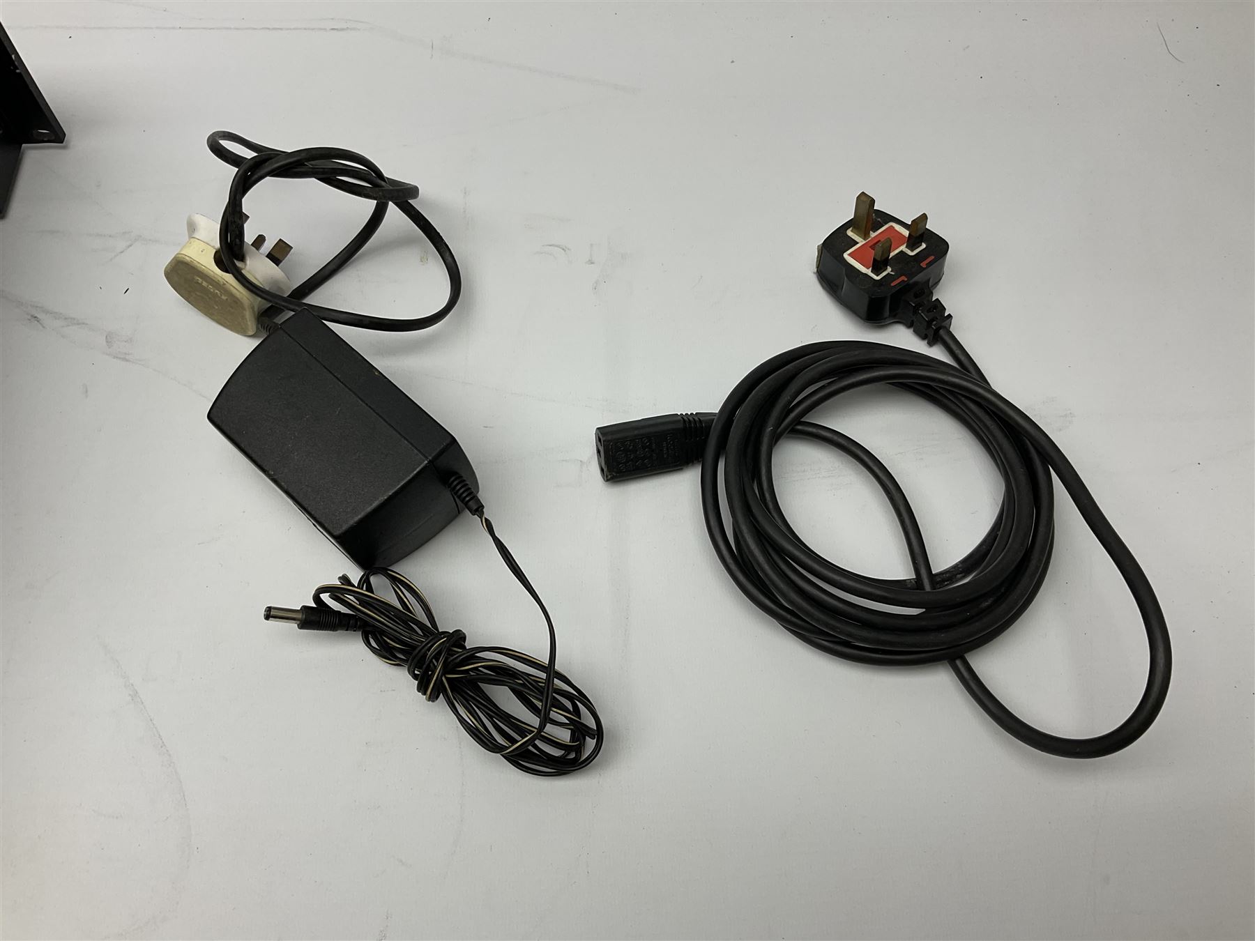 Kurzweil Ensemble Expander model 1000EX serial no.88070661; and Yamaha MU100R tone generator serial no.NP01899; both with leads (2)