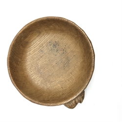 'Mouseman' small oak nut bowl by Robert Thompson of Kilburn, D14.8cm
