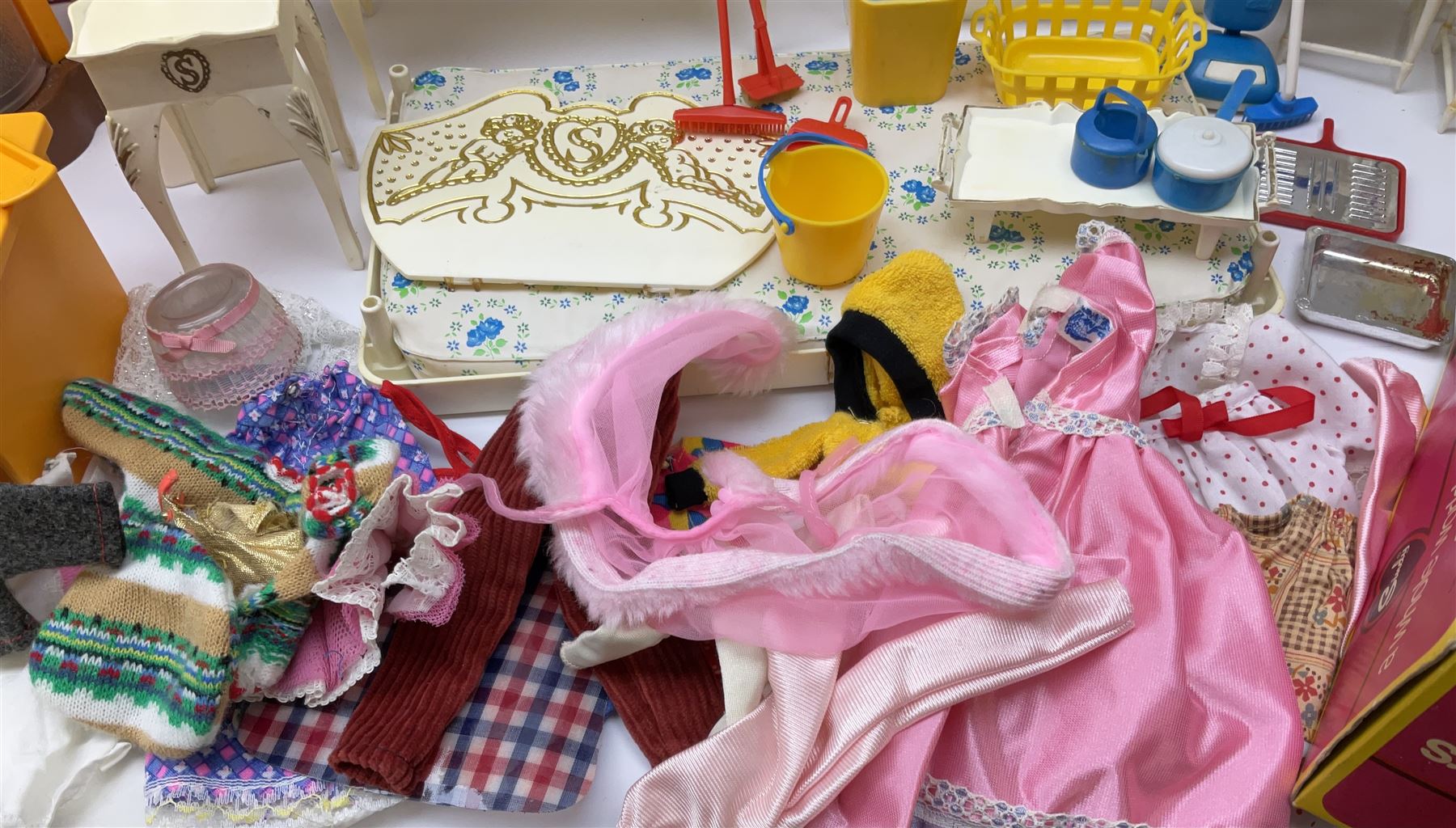 Sindy - Camping Buggy and Folding Tent, Bath, Shower, Washbasin unit and Hairdryer; all boxed; together with unboxed kitchen units, dining and bedroom furniture; and two bags of clothing and accessories