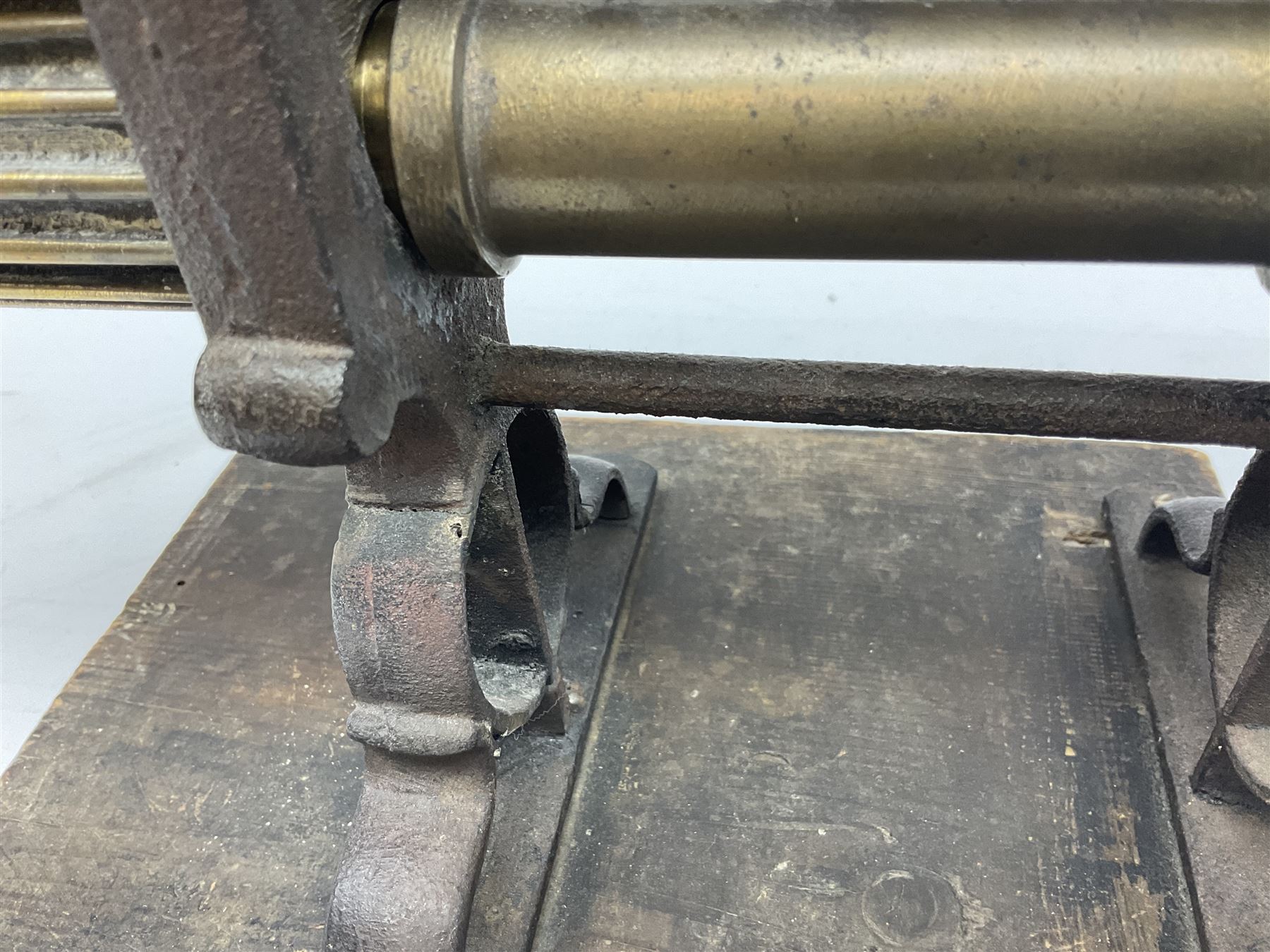 Victorian cuff and collar tabletop mangle, the ribbed brass rollers in a cast iron frame mounted on a wooden base
