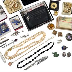Silver stone set pendant necklace, costume jewellery, including beaded necklaces, brooches, pendants and other collectables