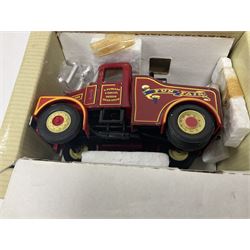 Corgi - various models both boxed and loose to include Dibnahs Choice 1 50 scale 80308, Classics 31702 and 97920, along with loose 1937 Rolls Royce 111 Sedance de Ville model, further mostly Showmans Range models and assembled fairground kits