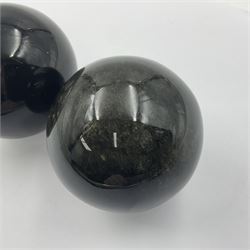 Pair of obsidian spheres, D5cm 