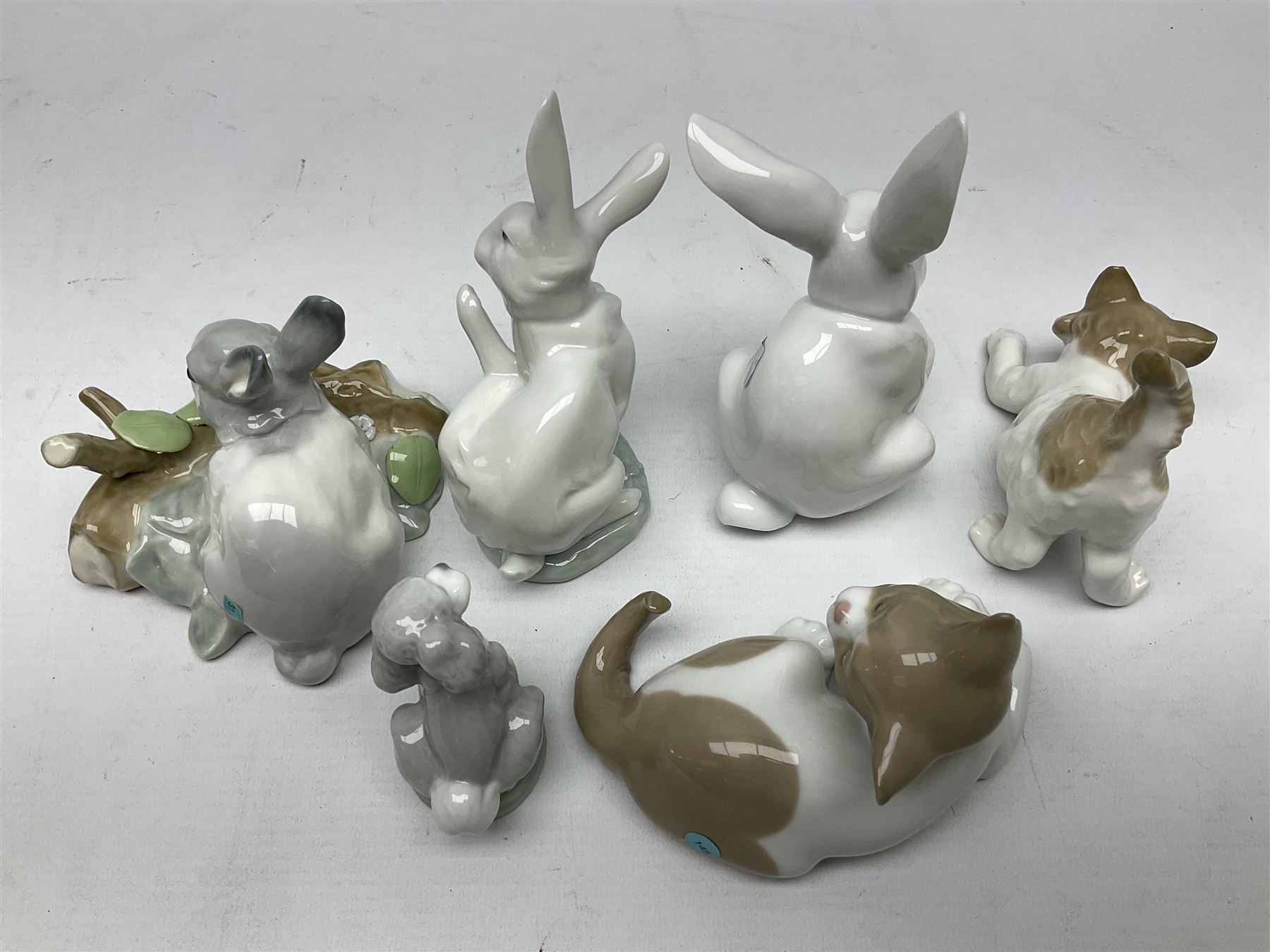 Six Lladro figures, comprising A Friend for Life no 7685, Rabbit Eating no 4773, Sitting Bunny no 5907, Washing up no 5887, Surprised cat no 5114 and Scar-dy Cat no 5092, all with original boxes, largest example H15cm 