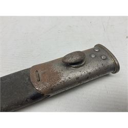 WW1 British 1907 pattern bayonet, the 43cm single edged fullered blade stamped to the ricasso with a crown GR cypher 1907 8 15 Sanderson, with various ordnance marks verso, two piece walnut grip, pommel stamped 1HLI 354; in steel mounted leather scabbard stamped 140 to the throat L57cm overall