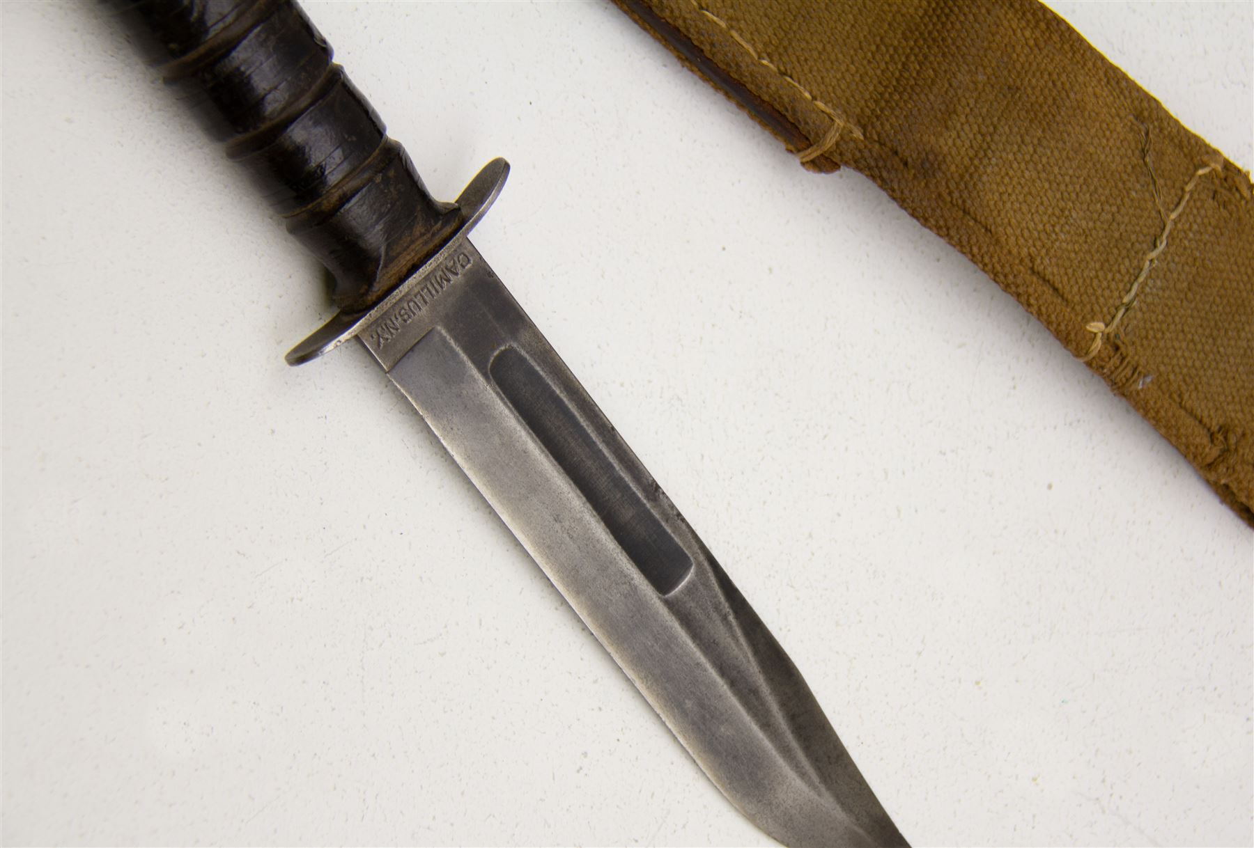 United States Marine Corps USMC KA-BAR Fighting Knife, blade marked CAMILLUS N.Y and USMC, with canvas scabbard, L30cm  