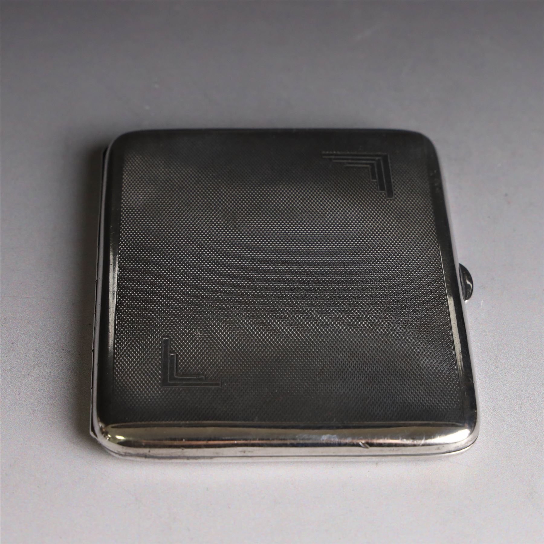 1930s silver cigarette case, of rectangular form with rounded corners, with engine turned decoration, hallmarked Smith & Bartlam, Birmingham 1936, H10cm