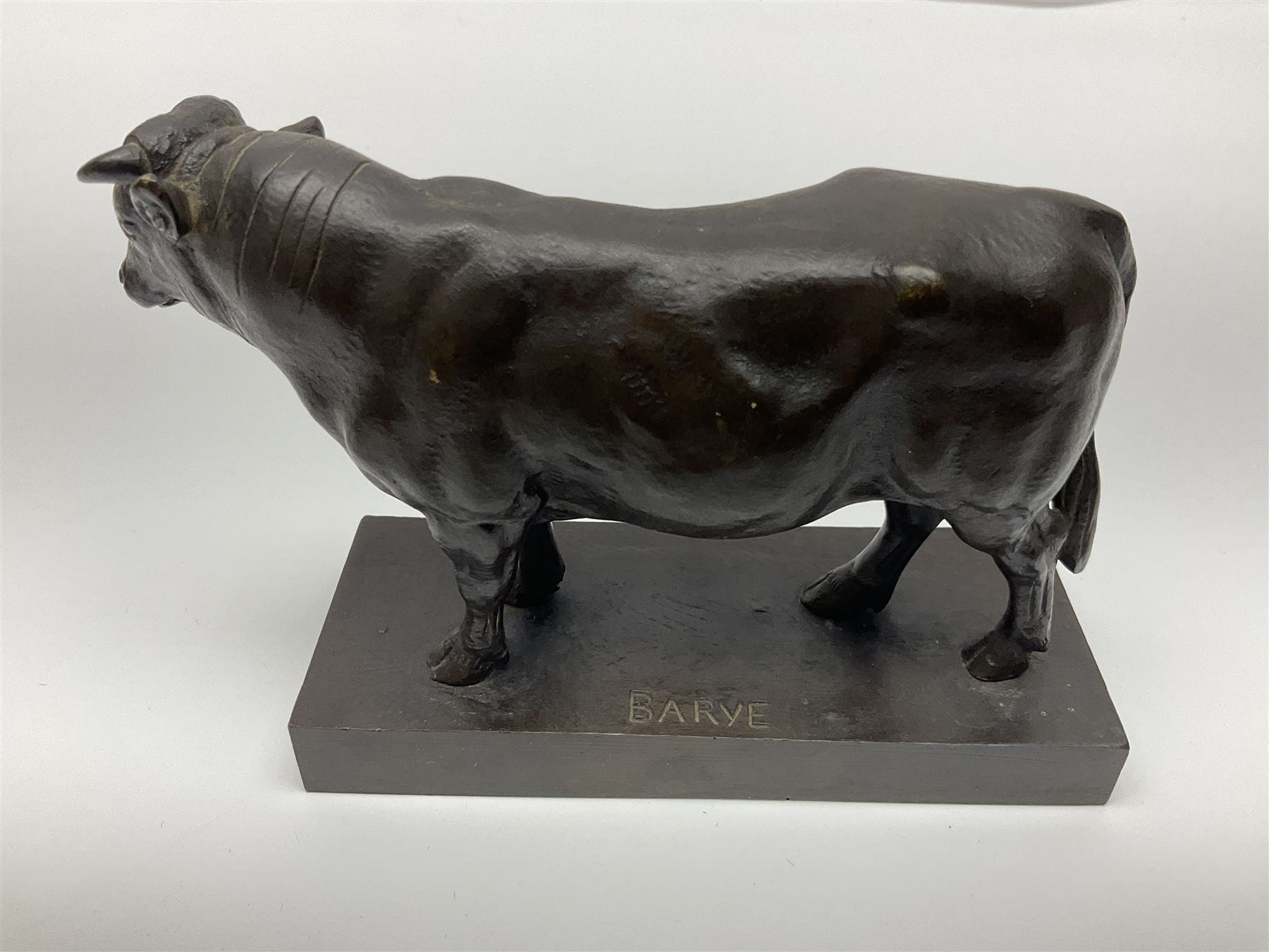 After Antoine-Louis Barye, bronze figure of a bull, upon a rectangular base, H10cm 