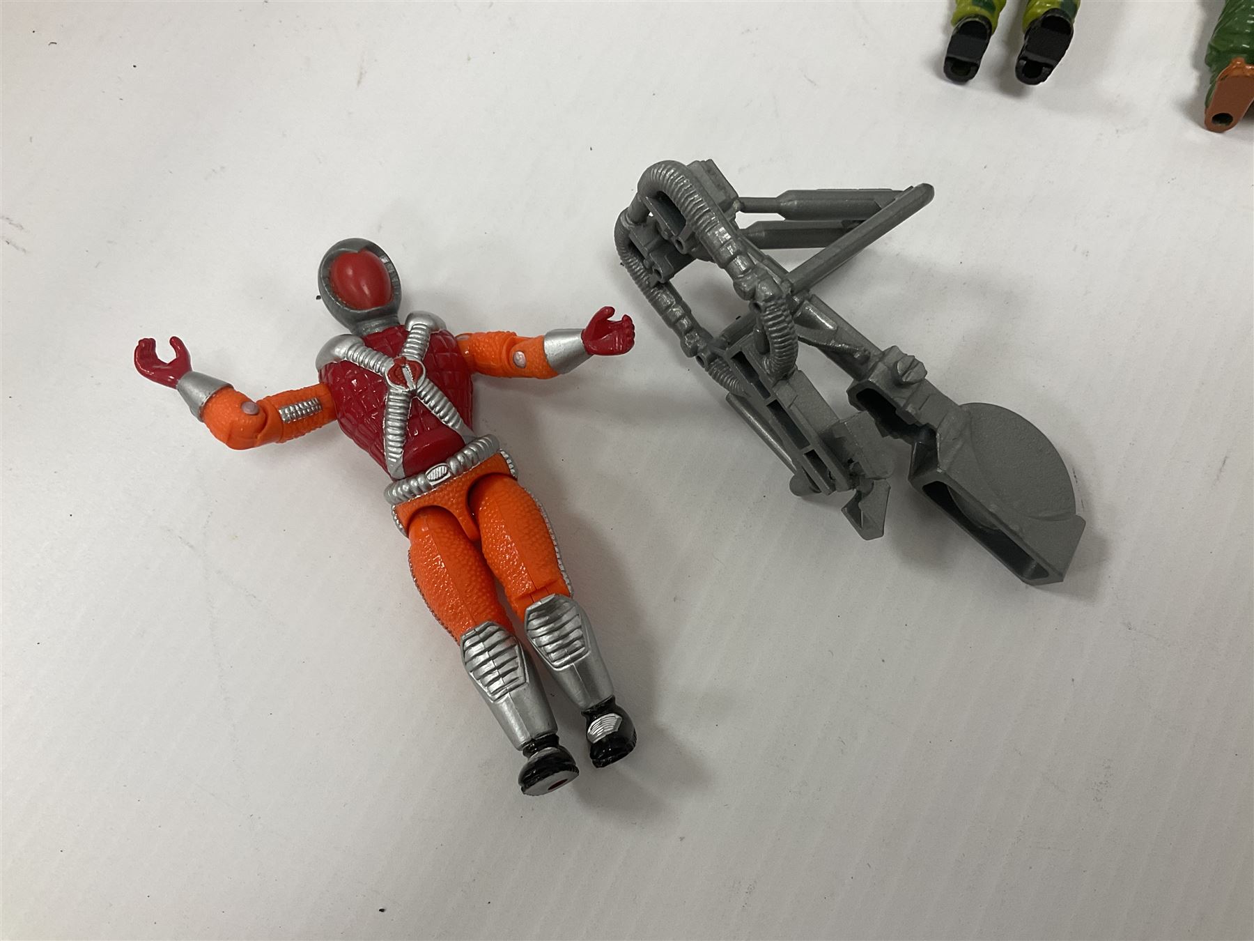 Group of twenty nine G.I.Joe 1980s mini figures, along with further unassociated miniature figures and accessories 