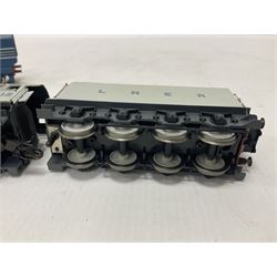 Hornby ‘00’ gauge - Class A4 4-6-2 locomotive ‘Silver Fox’ no.2512 in LNER silver; Princess Coronation Class 4-6-2 locomotive ‘Coronation’ no.6220 in LMS blue; both unboxed (2)