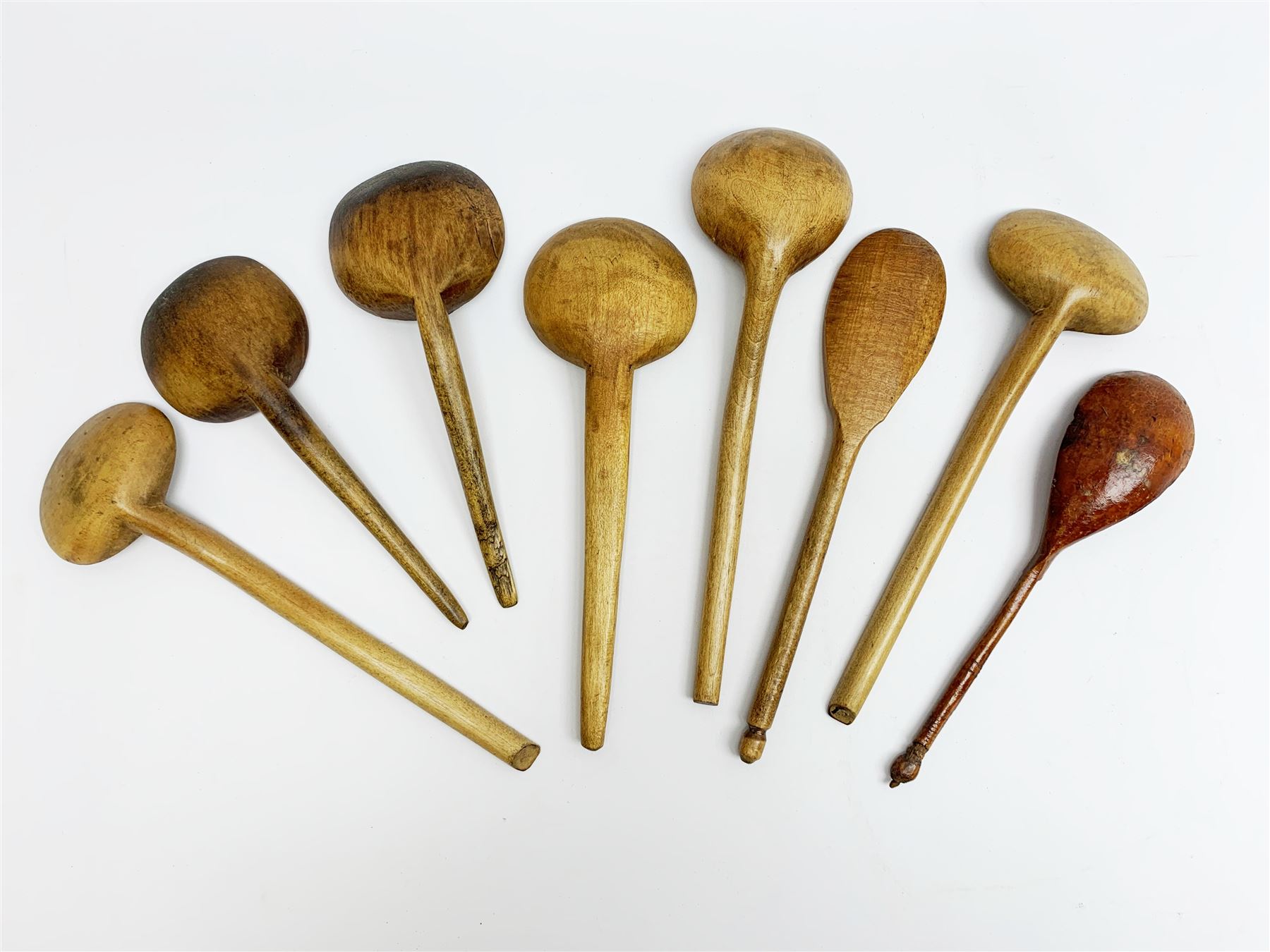 Group of beech and sycamore Welsh Cowl and other spoons, largest example L21.5cm