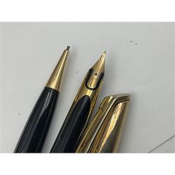 Group of Waterman pens and propelling pencils, to include a fountain pen, the black barrel with rolled gold cap and nib stamped 14ct, together with a matching propelling pencil, in box, together with a further fountain pen with gold nib stamped 14ct, stainless steel fountain pen and rollerball set in box, propelling pencil with maroon barrel etc, largest L13cm (7)