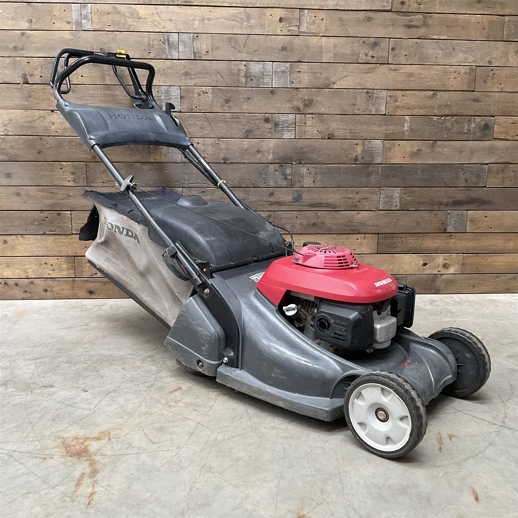 Honda Easy Start petrol lawn mower 