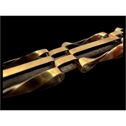 9ct gold jewellery including gate bracelet, two charms and two chains