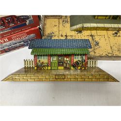 ‘0’ gauge - six boxed Hornby Hachette coaches comprising three Saloon Cars and three Dining Cars in original boxes; three loose ‘SNCF’ cars; three crossings, two Hornby/Meccano railway stations, one bridge and a water tank; two further Mettoy Railways ‘Railway Bridge’ in original boxes (17)