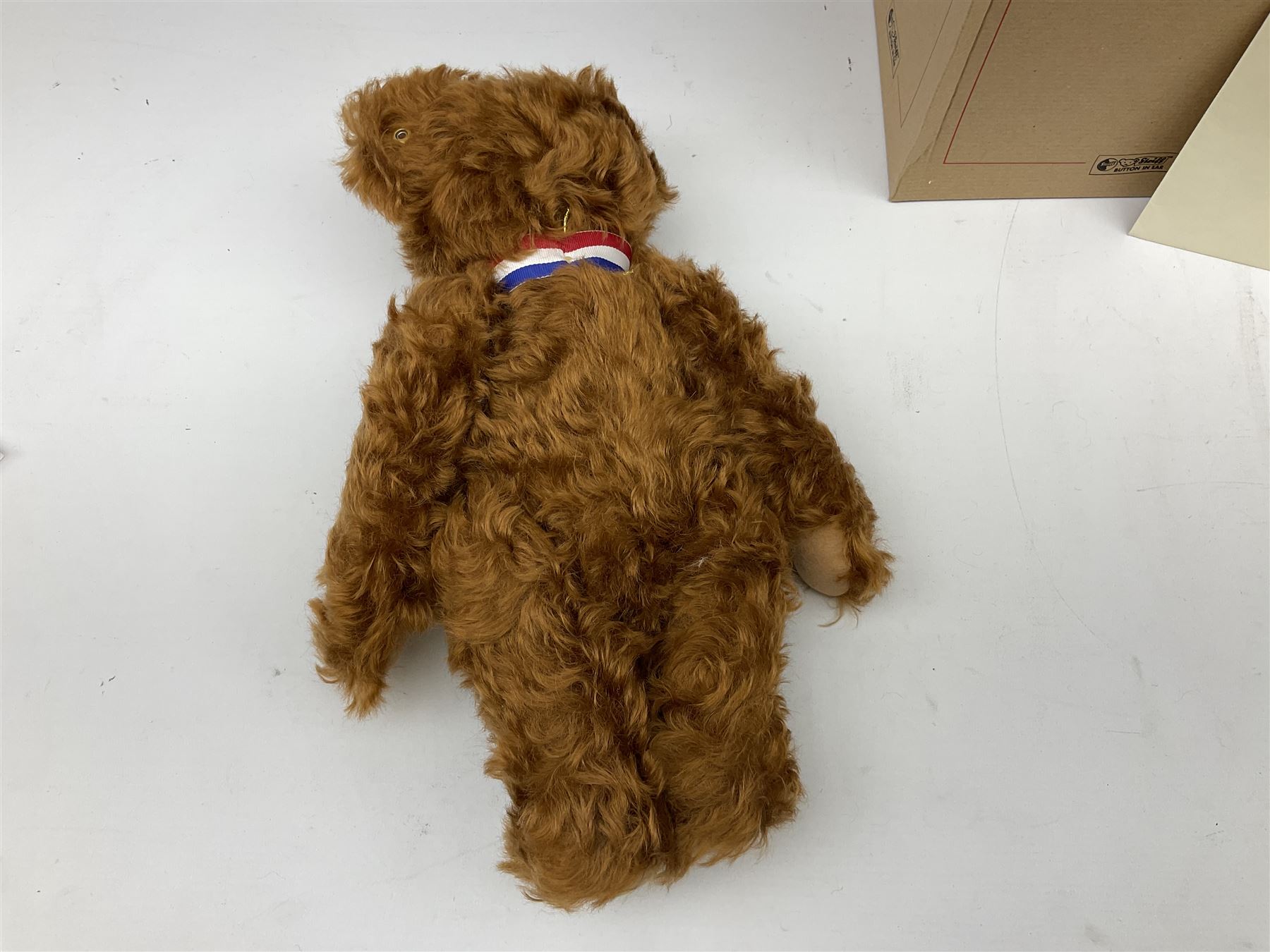 Steiff - limited edition Australian 'Penny' The Federation Teddy Bear' No.285/2000 EAN 675546; H35cm; boxed with certificate