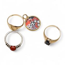 9ct gold jewellery including signet ring, single stone sapphire ring and chains, 14ct gold glass pendant, silver ring, silver bangle and a silver box