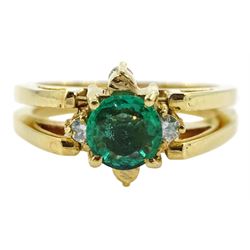 18ct gold round emerald and diamond reversible ring, one side set with an emerald and two diamonds, the other side set with a diamond cluster, stamped 750