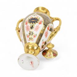 Late 20th century Royal Crown Derby Imari 1128 pattern Tissington vase and cover, of ovoid baluster form with gilt neck and foliate handles, H21cm