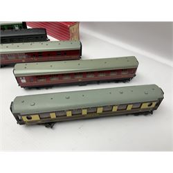 Hornby Dublo - ten passenger coaches including two Southern and four maroon BR Mk.I Passenger Coaches and four Pullman Cars (two x Aries, Car No.74 and Car No.79); together with two French SNCF HO Paris-Lille coaches; all but one unboxed (12)