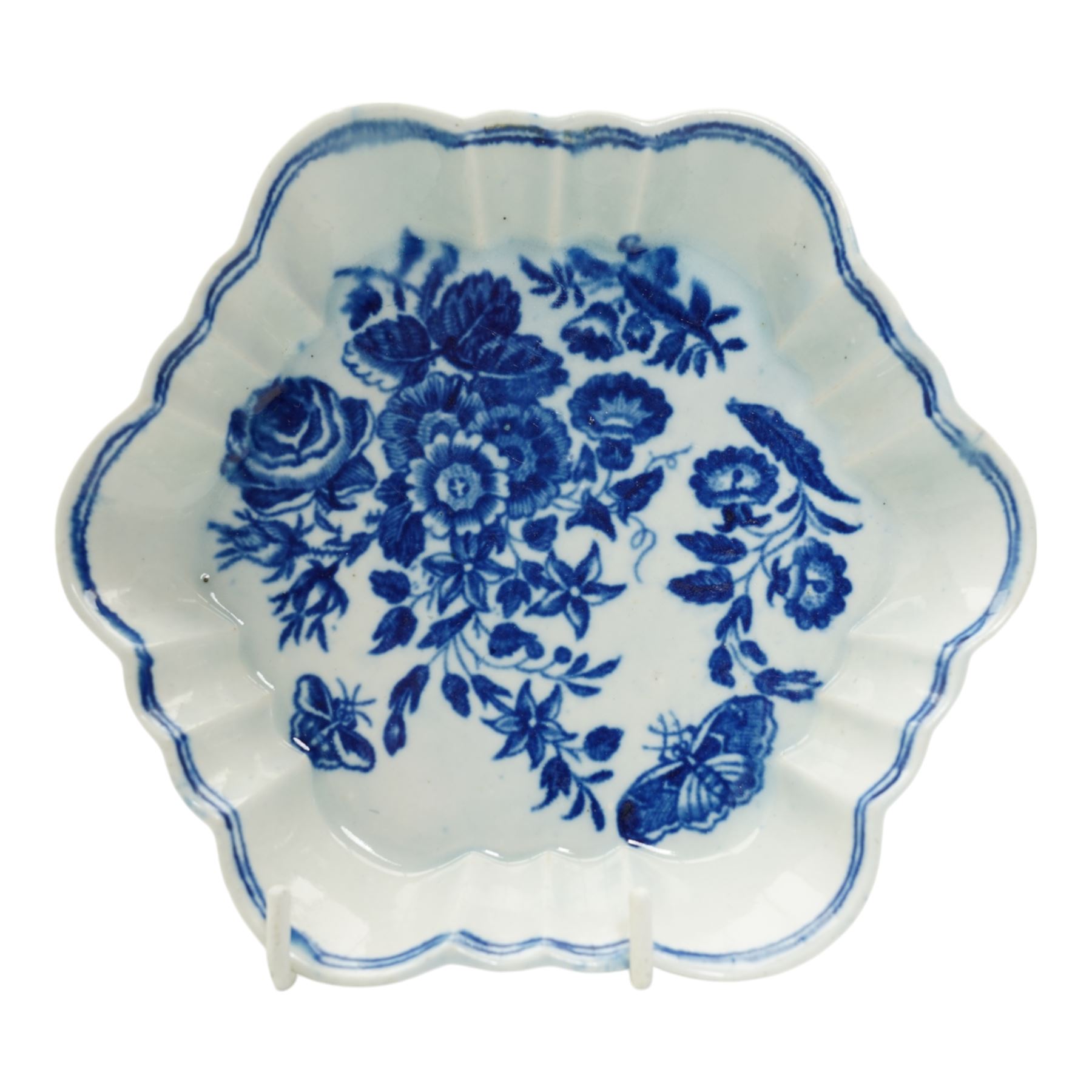 First Period Worcester porcelain teapot decorated in the Three Flowers pattern, with flower knop handle, H15cm and Worcester fluted dish decorated in the same pattern, both with cresent marks beneath (2)