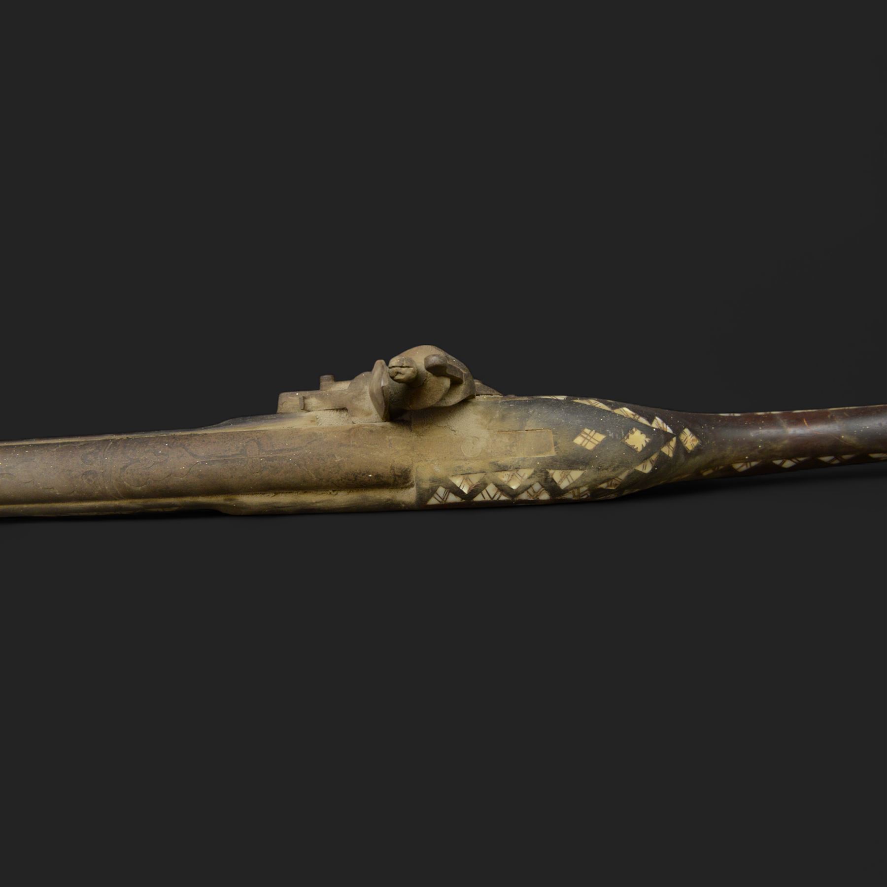 Indian Jezail style flintlock blunderbuss with 61cm bell mouth blunderbuss barrel with engraved floral design, the butt with mother of pearl triangular inlays, overall L97cm