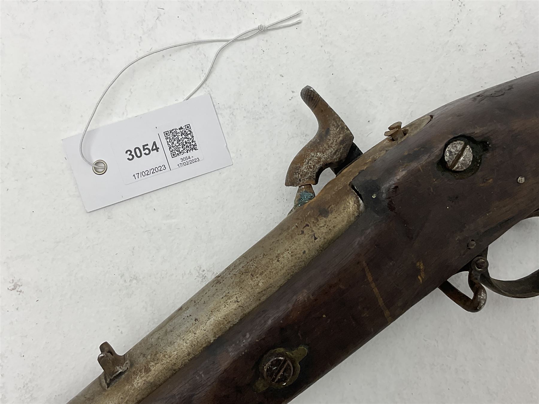 20th century Indian percussion military musket, approximately 20-bore, the 96.5cm barrel with three bands, the steel lock-plate marked 1862 Enfield, walnut full stock with brass fittings and under barrel ramrod channel L140.5cm overall