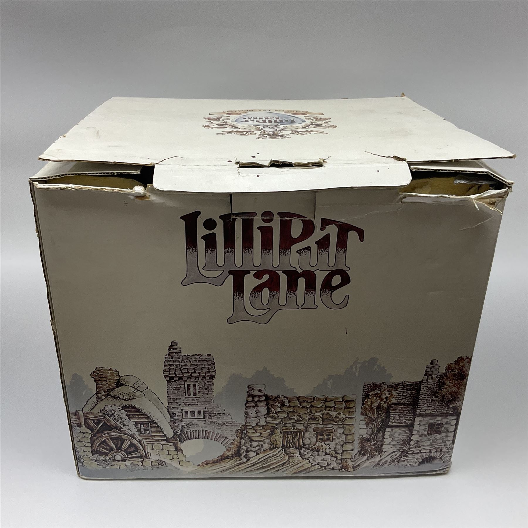 Lilliput lane St. Peters Cove with display plinth and original box 