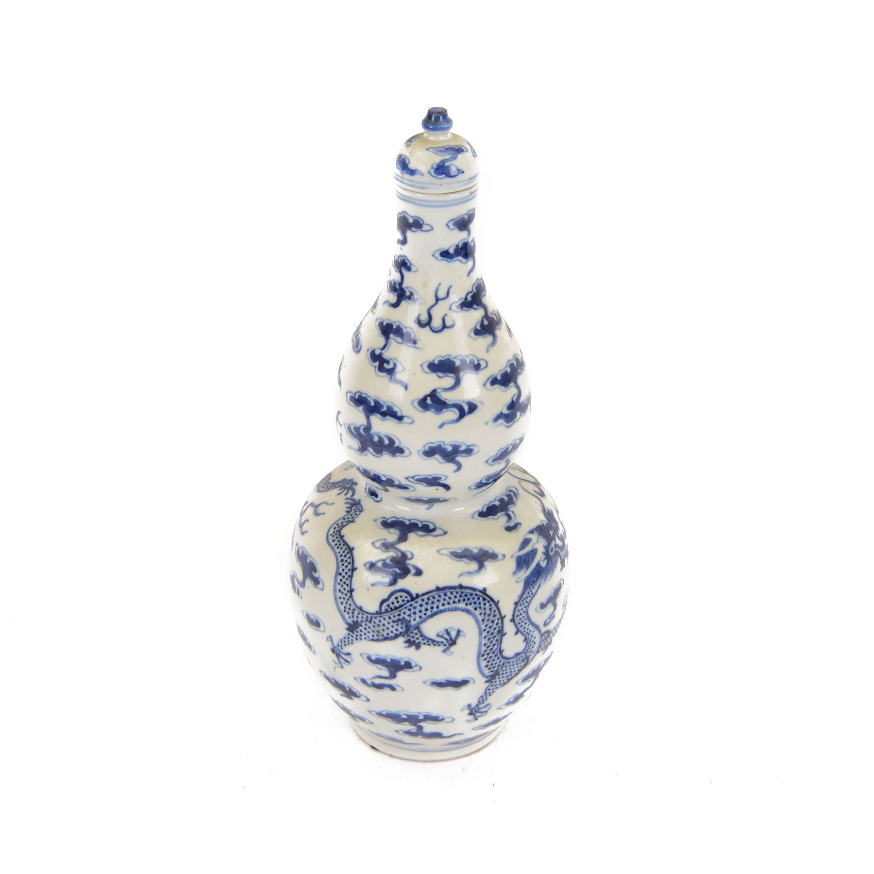 Chinese Kangxi style double-gourd form vase, the blue and white vase surmounted by a domed cover, decorated with dragons chasing a flaming pearl, four-character mark to beneath, H31cm