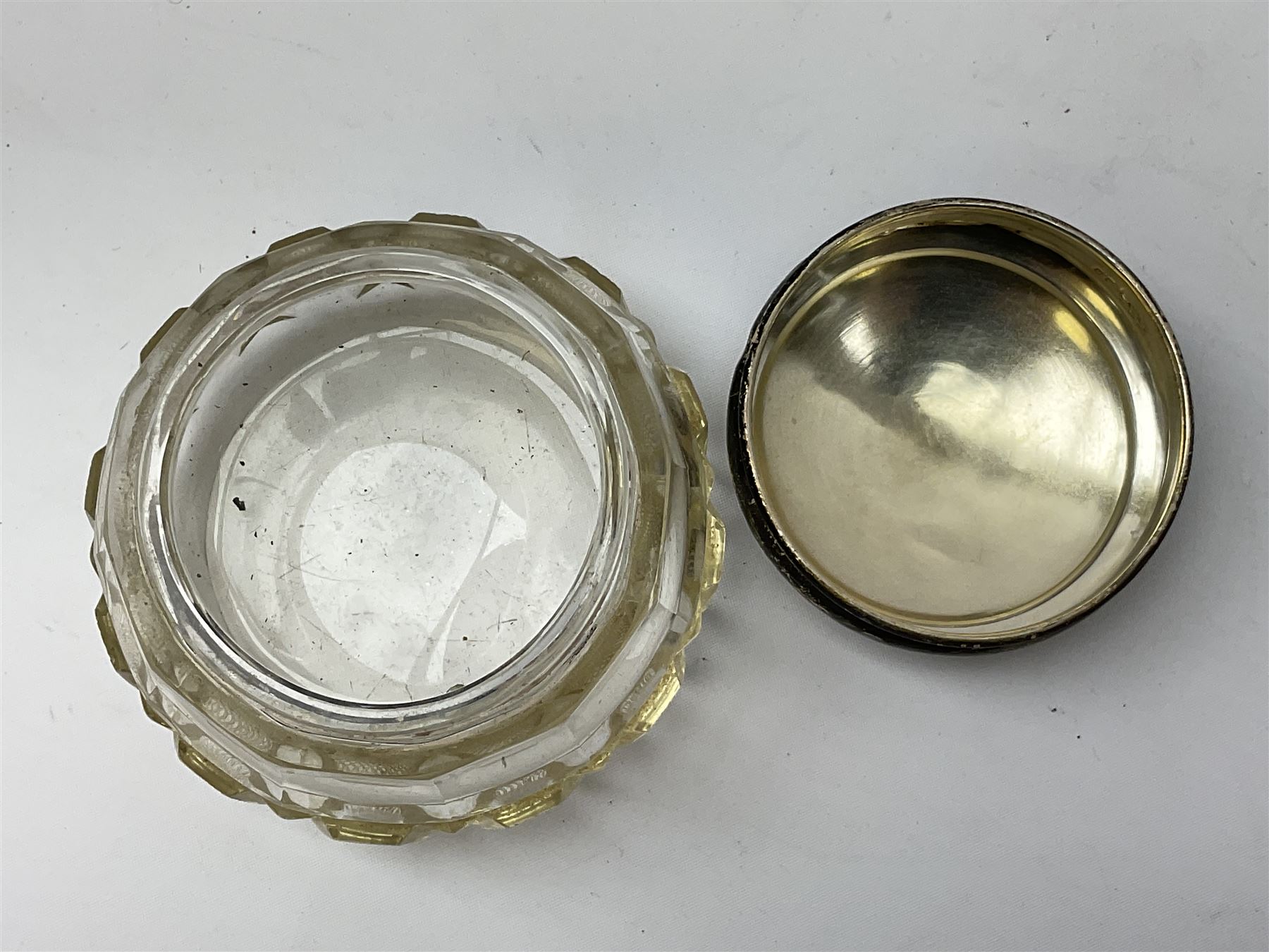 1920's century silver toped cut glass dressing table jar, hallmarked London 1921, together with a Victorian silver thimble, hallmarked Birmingham 1898, and a silver plated vesta case, (3)