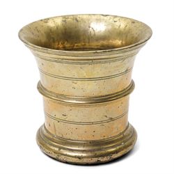 18th century large bell metal mortar with ribbed body and flared rim H21cm x D22cm