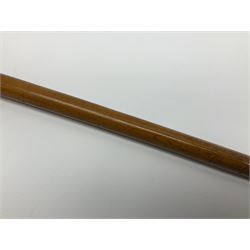 20th century walking cane, the carved wooden handle modelled as the head of a boxer dog with inset glass eyes and articulated and sprung jaw, upon a tapering Malacca shaft, L86.5cm