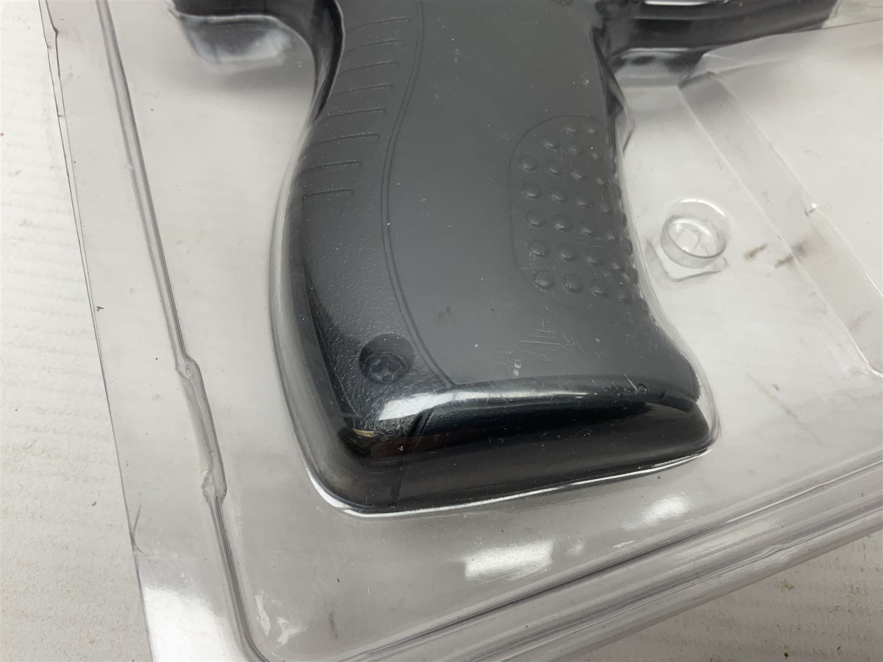 Marksman 1018 spring action BB pistol, serial no.121912951321, L27cm in original packaging with ball dispenser; and KWC .177 cal. CO2 revolver, serial no.31128882, L31cm (2)  NB: AGE RESTRICTIONS APPLY TO THE PURCHASE OF AIR WEAPONS.