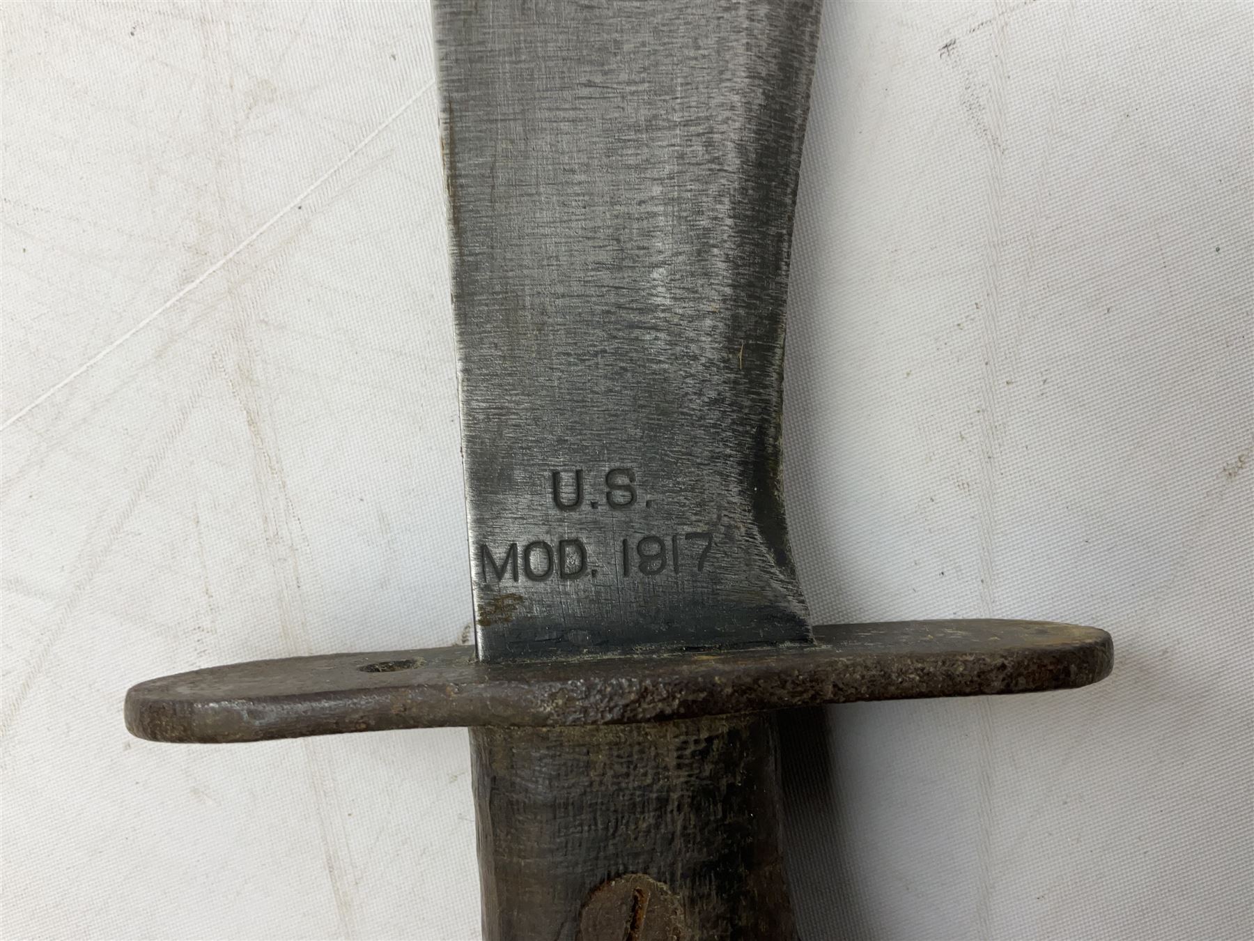 US Model 1910/17  Machine Gunners Bolo knife, the 26.5cm curving steel blade marked 'US MOD 1917 PLUME PHILA 1918'; in webbing covered steel scabbard with leather chape marked 'Brauer Bros 1918' L40.5cm overall (with photocopy of modern reference material)