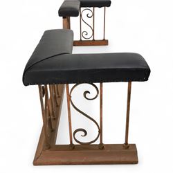 Early 20th-century Arts & Crafts copper club fender, of long serpentine form, scrolling uprights and a shaped centre support, the top rail fitted with four upholstered padded seat sections, raised on a stepped plinth base, inner dimensions 192x43cm 