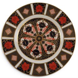 Royal Crown Derby 1128 Old Imari pattern graduating pair of plates