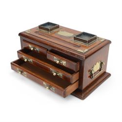 Desk top chest of drawers, two short over two long drawers, the top with pen holder and two silver plated inkwell holders, with handles to the side, H20cm, L38cm