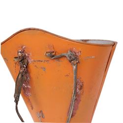 Grape hopper with leather straps, with 