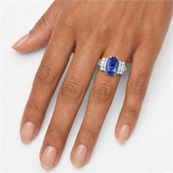 18ct white gold Ceylon sapphire and diamond dress ring, single oval cut sapphire of 4.65 carat, either side set with round brilliant cut and baguette cut diamonds and diamond set shoulders, stamped 750, total diamond weight 0.77 carat, with World Gemological Institute report