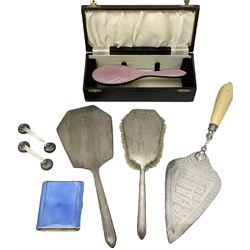 Assorted collectables, comprising silver mounted dressing table handle held mirror and hair brush, with engine turned decoration, hallmarked 1936, silver plated presentation trowel with ivory handle, gilt metal and blue guilloche enamel cigarette case, cased pink guilloche enamel backed chrome hair brush, and pair of silver plated and mother of pearl knife rests