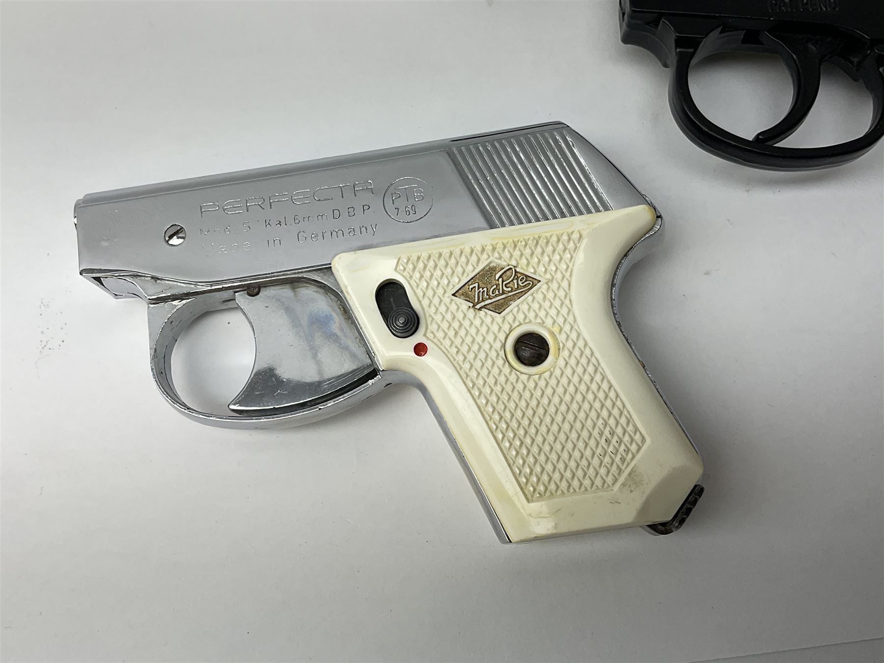 Italian Sprint eight-shot .22 rim fire blank firing pistol L18cm; and German MaRie Perfecta 6mm blank firing starting pistol, boxed with instructions (2)