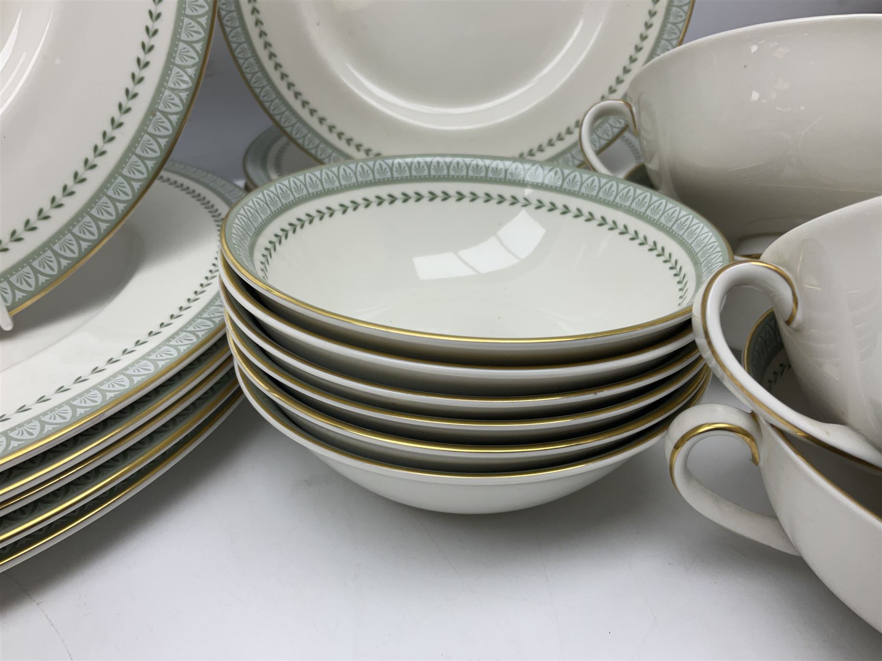 Royal Doulton Berkshire pattern dinner service for six, comprising dinner plates, side plates