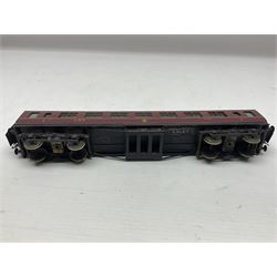 Exley '00' gauge - fourteen various coaches comprising four LMS maroon (3322 3rd, 2202 3rd, 6665 3rd and 388 Sleeping Car 3rd), LNER green/cream Buffet Car 21419, LNER teak 8639 1st, Southern green 6688 3rd, GWR brown/cream 3322 3rd, LNER 206 3rd, LNER 319 1st/3rd, SR green 351 3rd, SR green 188 Parcel Van, GWR 331 3rd and GWR 362 3rd; all unboxed (14)