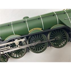 Hornby '00' gauge - Class A1/A3 4-6-2 locomotive 'Flying Scotsman' No.4472; Class A4 4-6-2 locomotive 'Mallard' No.60022; and Class B12 4-6-0 locomotive No.8544; all with tenders; and Lima Class 33 diesel locomotive 'Earl Mountbatten of Burma' No.33027; all unboxed (4)