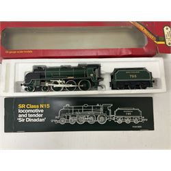 Hornby ‘00’ gauge - Class N15 4-6-0 ‘Sir Dinadan’ locomotive no.795 in SR green; Coronation Class 7P 4-6-2 ‘Duchess of Sutherland’ locomotive no.6233 in LMS maroon; Class 7P 4-6-2 ‘The Princess Royal’ locomotive no.6200 in LMS maroon; Class A4 4-6-2 ‘Mallard’ locomotive no.60022 in BR green; in original boxes (4) 