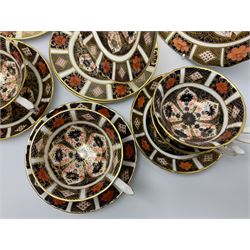 20th century Royal Crown Derby Imari 1128 pattern tea wares, comprising six teacups, five saucers, five side plates, a pair of serving plates, and one other with wavy rim, each with printed marks beneath including various year cyphers, side plates D16cm serving plates each approximately D22cm