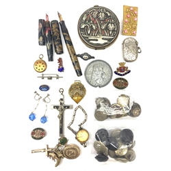Art Nouveau purse with pierced floral decoration, Victorian silver-plated vesta, Victorian and later gold plated charms, Victorian gilt metal propelling pencil in the form of a cross, coins, Mentmore Auto-Flow fountain pen, Platignum Petite fountain pen, ARP buttons, costume jewellery etc 