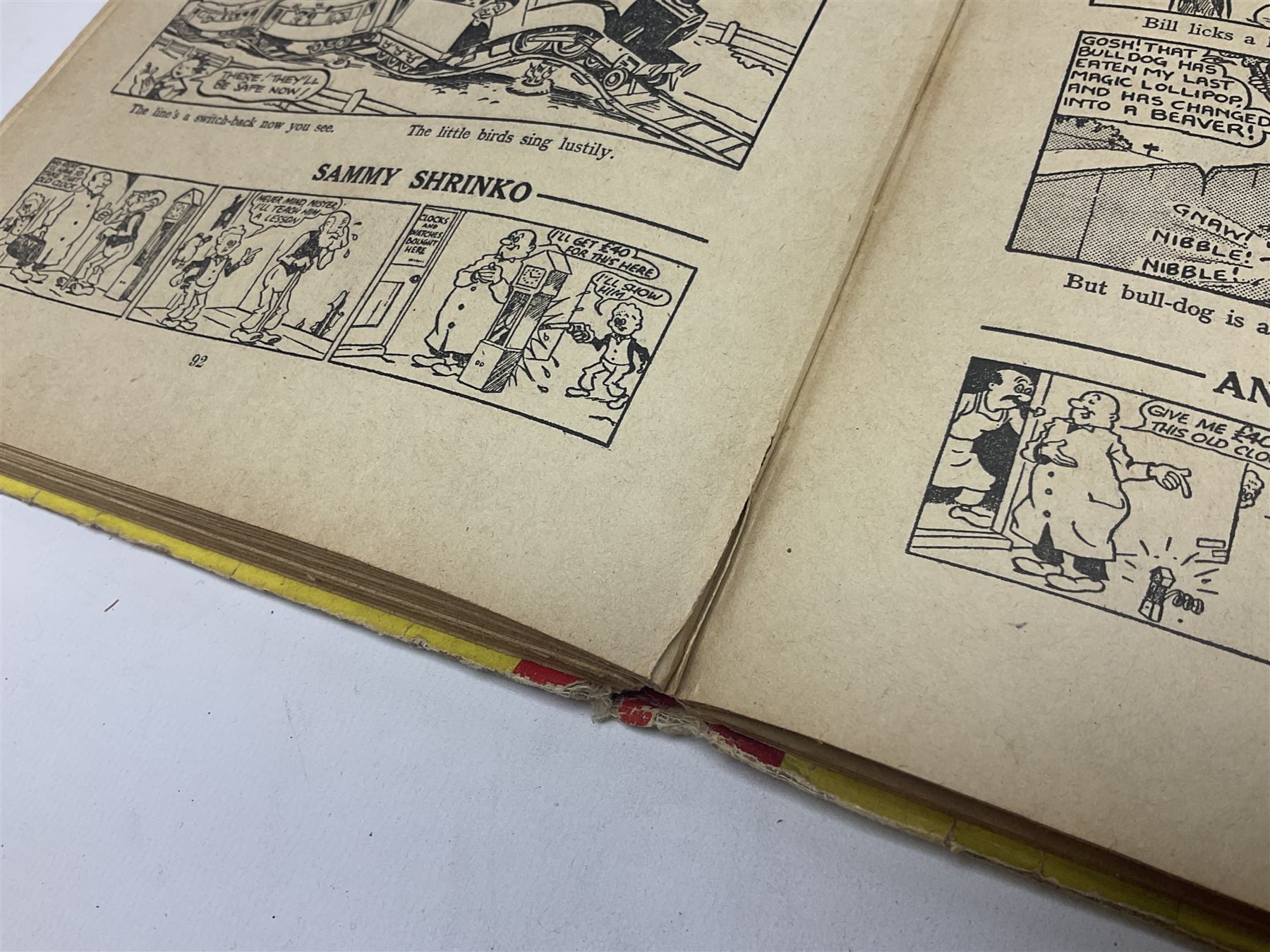 The Magic Beano Book Published 1950 by D.C. Thomson, 127 pages, pictorial card covers depicting Biffo painting the Beano bunch