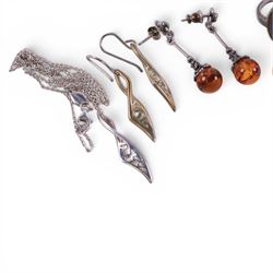 Silver jewellery, including Kit Heath pendant with matching earrings, pair of Baltic Amber pendant earrings and a Jasperware ring
